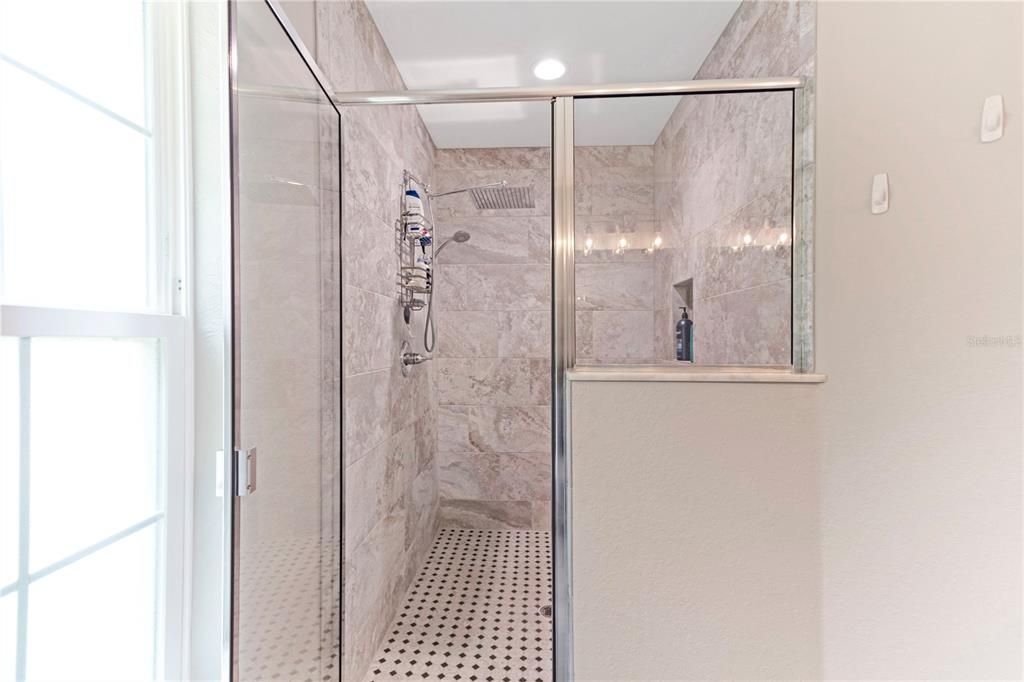 最近售出: $399,900 (3 贝兹, 2 浴室, 1733 平方英尺)