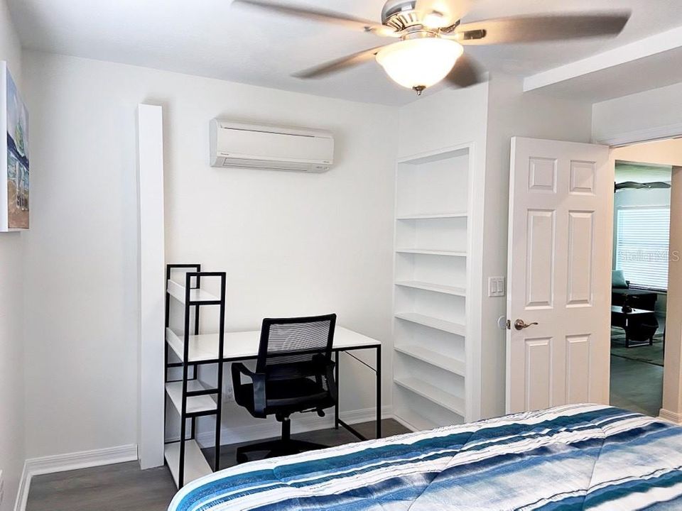 For Sale: $625,000 (2 beds, 1 baths, 976 Square Feet)