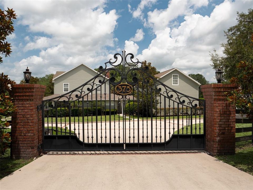 Recently Sold: $2,100,000 (6 beds, 4 baths, 4618 Square Feet)