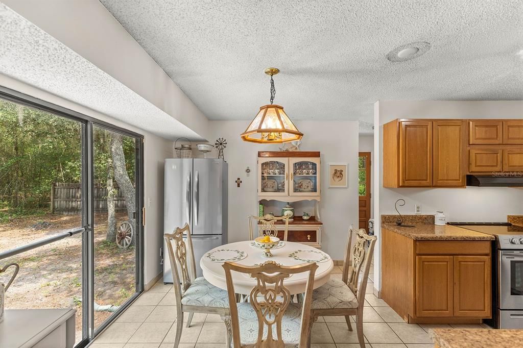 Recently Sold: $250,000 (3 beds, 2 baths, 1657 Square Feet)