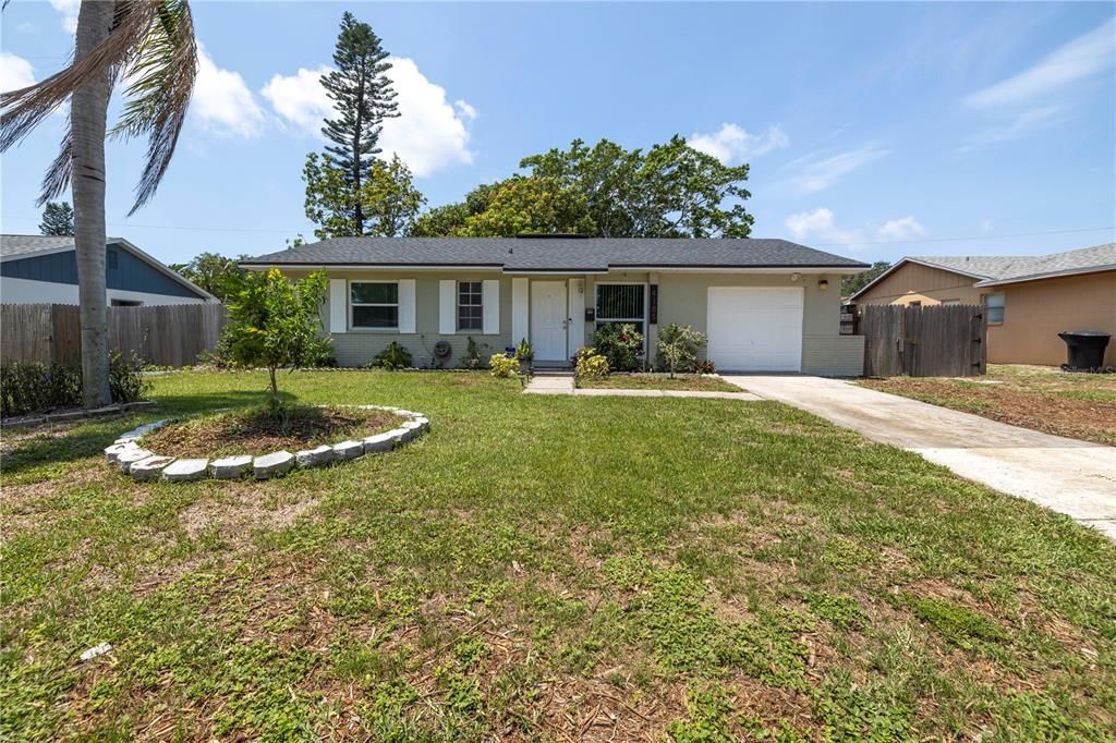 Recently Sold: $365,000 (2 beds, 2 baths, 924 Square Feet)