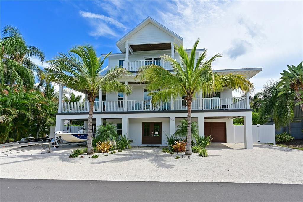 Recently Sold: $2,699,999 (3 beds, 3 baths, 2659 Square Feet)