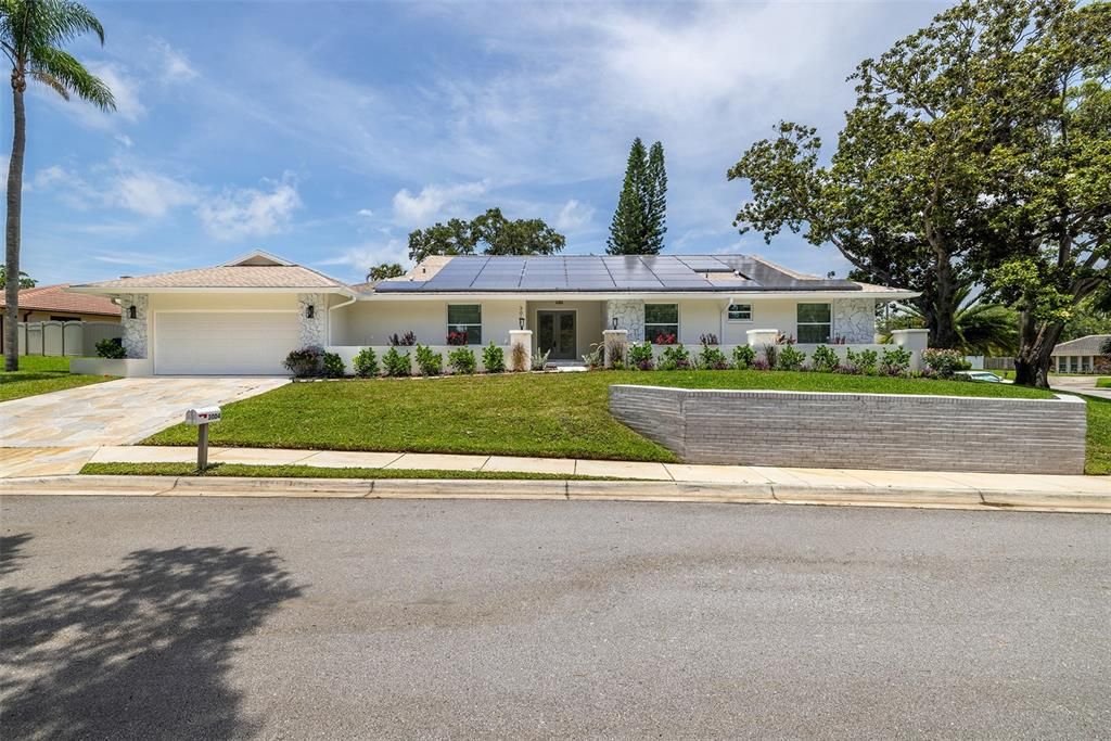 最近售出: $929,000 (4 贝兹, 2 浴室, 2559 平方英尺)