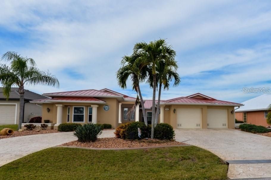 Recently Sold: $799,000 (4 beds, 2 baths, 2752 Square Feet)