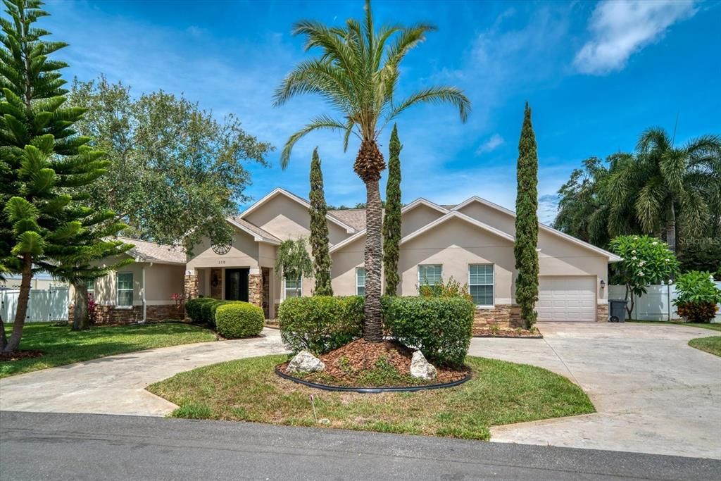 Recently Sold: $1,299,000 (4 beds, 2 baths, 3034 Square Feet)