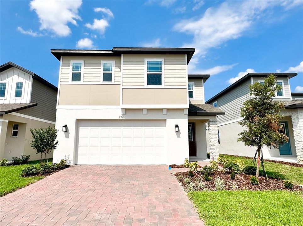 Recently Rented: $2,690 (3 beds, 2 baths, 2216 Square Feet)