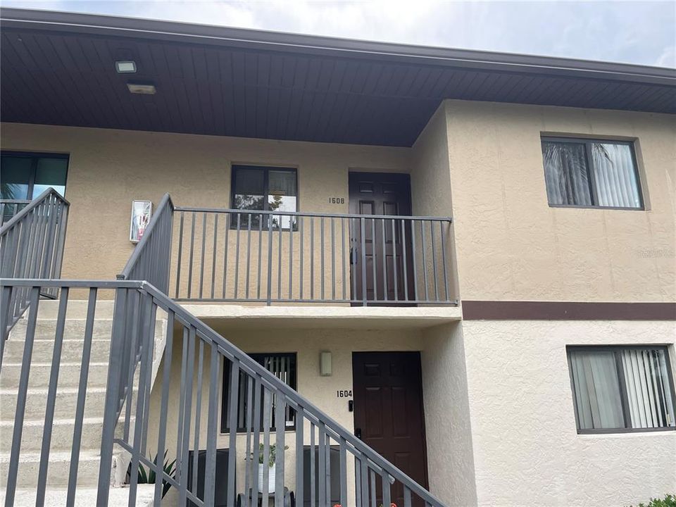 Recently Sold: $155,000 (2 beds, 2 baths, 801 Square Feet)