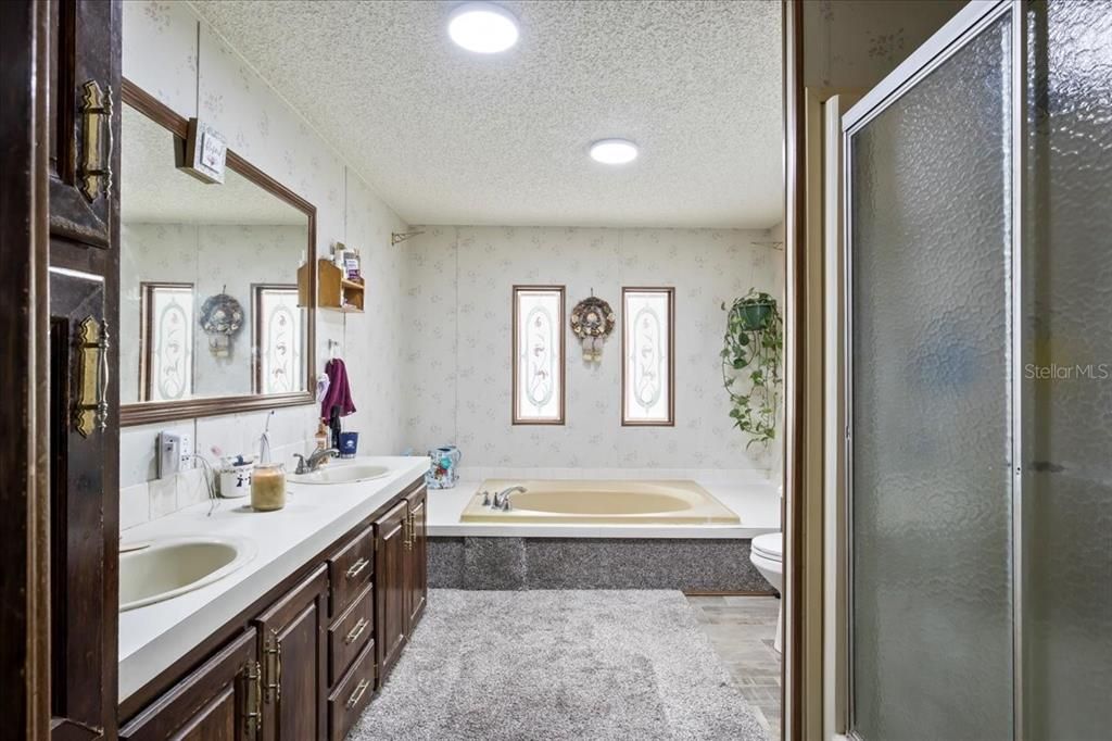 最近售出: $240,000 (3 贝兹, 2 浴室, 2020 平方英尺)
