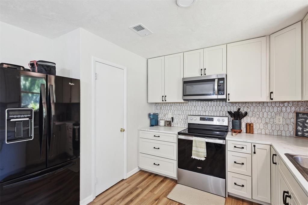 Recently Sold: $250,000 (3 beds, 2 baths, 1151 Square Feet)