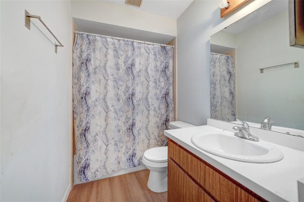 Recently Sold: $325,000 (3 beds, 2 baths, 1443 Square Feet)