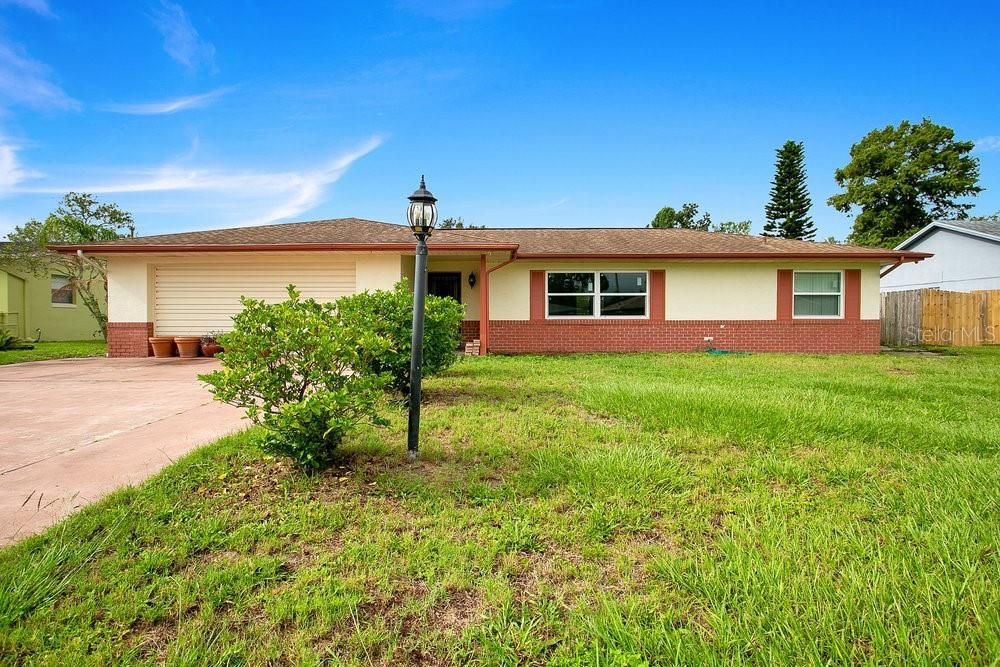 Recently Sold: $390,000 (6 beds, 3 baths, 2181 Square Feet)