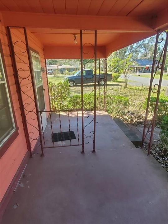 For Sale: $154,000 (2 beds, 1 baths, 1304 Square Feet)