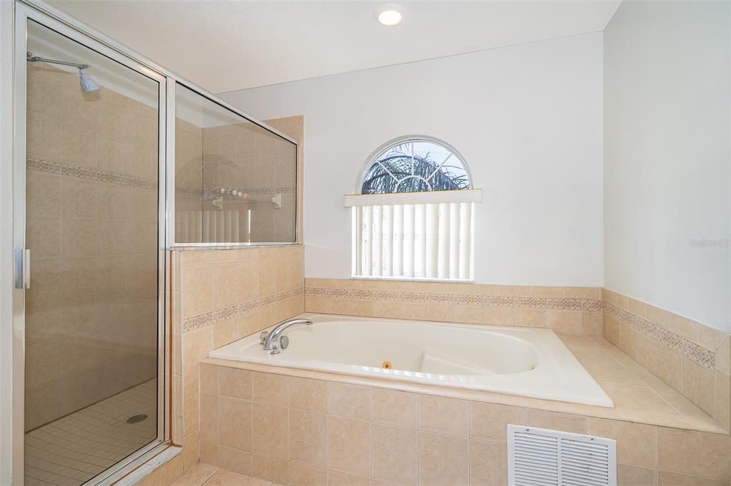 最近售出: $369,000 (4 贝兹, 2 浴室, 2805 平方英尺)