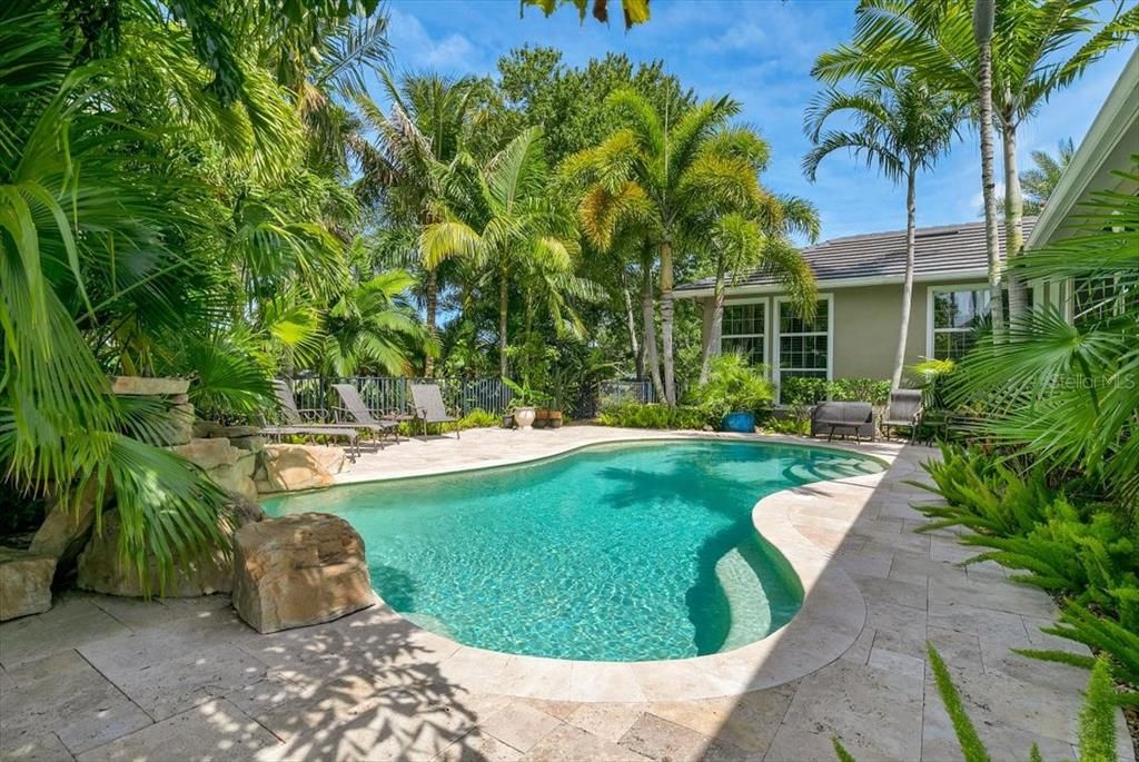 Recently Sold: $1,400,000 (4 beds, 3 baths, 3555 Square Feet)