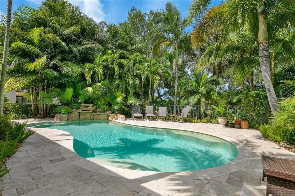 Recently Sold: $1,400,000 (4 beds, 3 baths, 3555 Square Feet)