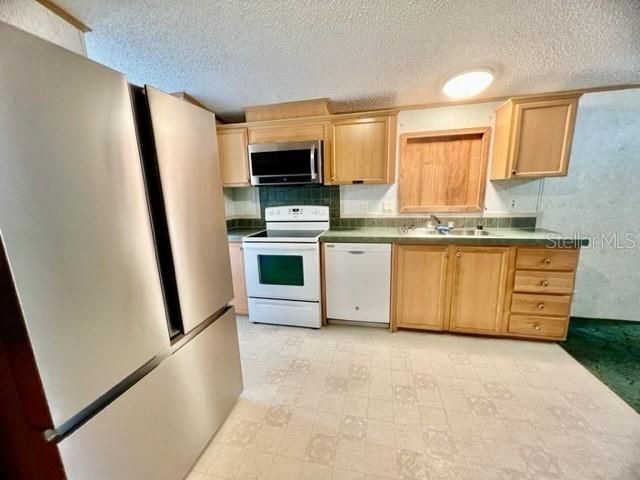 Recently Sold: $339,000 (5 beds, 2 baths, 1512 Square Feet)