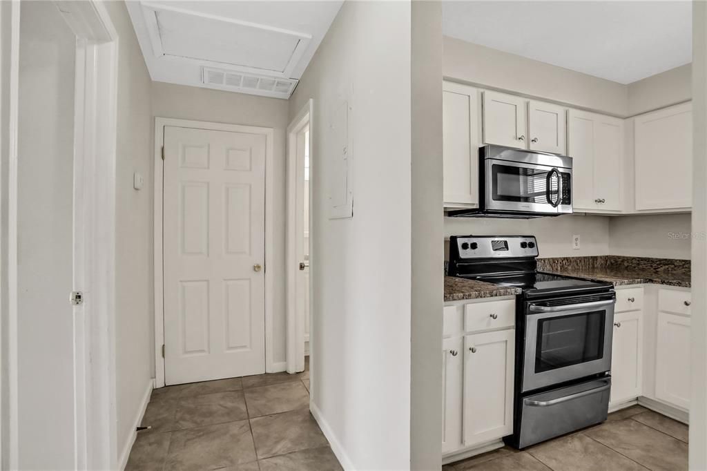 Recently Rented: $1,000 (1 beds, 1 baths, 725 Square Feet)