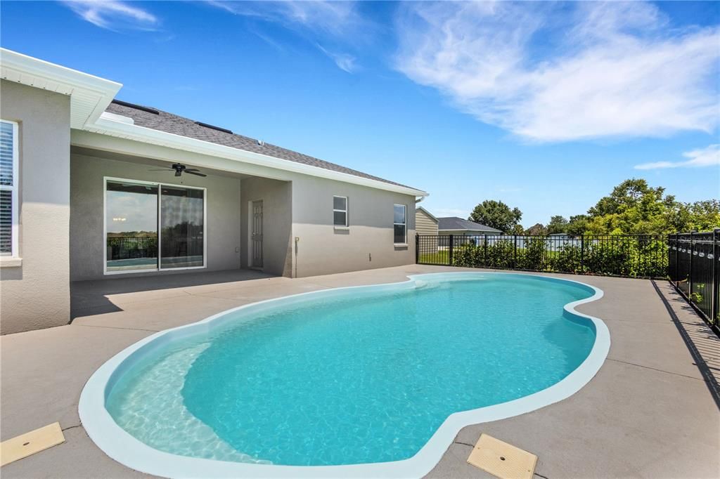 Recently Sold: $600,000 (4 beds, 3 baths, 2560 Square Feet)