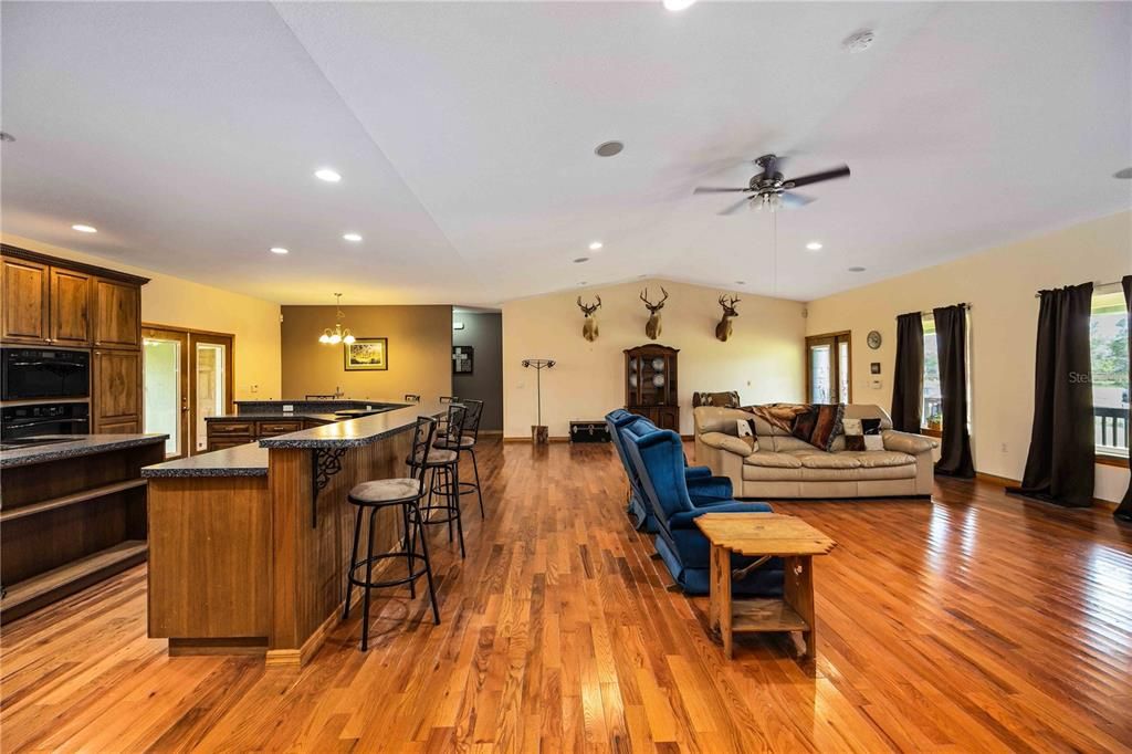 Recently Sold: $750,000 (3 beds, 2 baths, 2595 Square Feet)