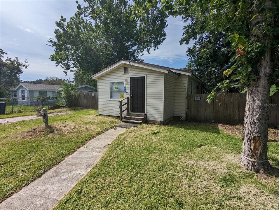 Recently Sold: $113,900 (2 beds, 1 baths, 816 Square Feet)