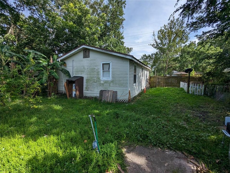 Recently Sold: $113,900 (2 beds, 1 baths, 816 Square Feet)