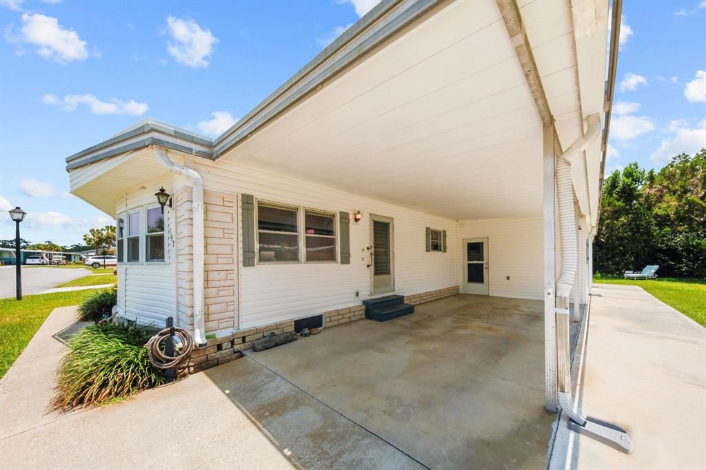 Active With Contract: $154,900 (2 beds, 2 baths, 1152 Square Feet)