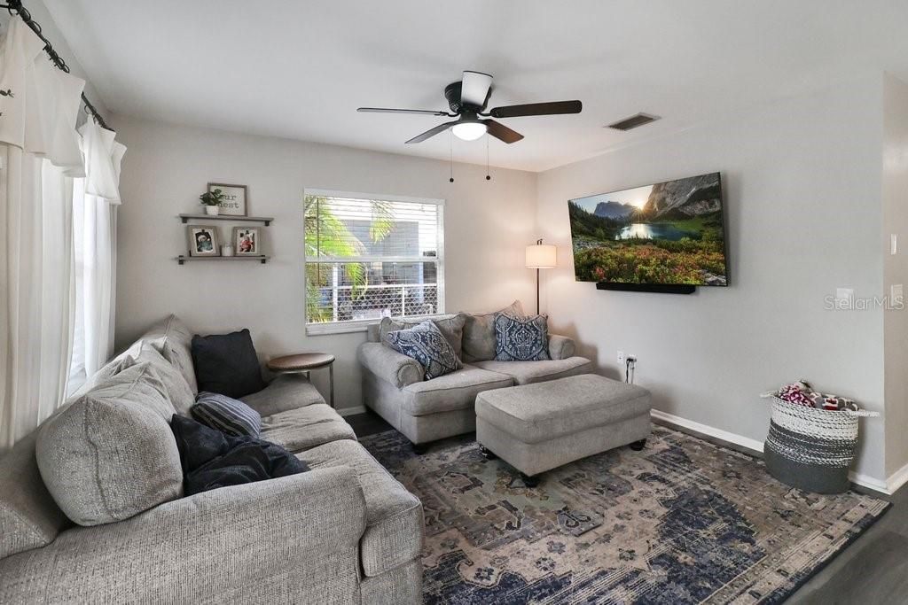 Recently Sold: $315,000 (3 beds, 2 baths, 1063 Square Feet)