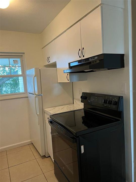 Recently Rented: $1,350 (2 beds, 1 baths, 780 Square Feet)