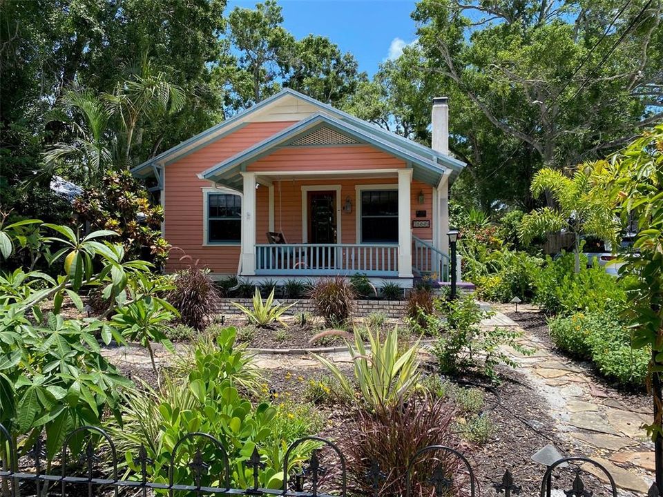 Recently Sold: $950,600 (3 beds, 3 baths, 1643 Square Feet)