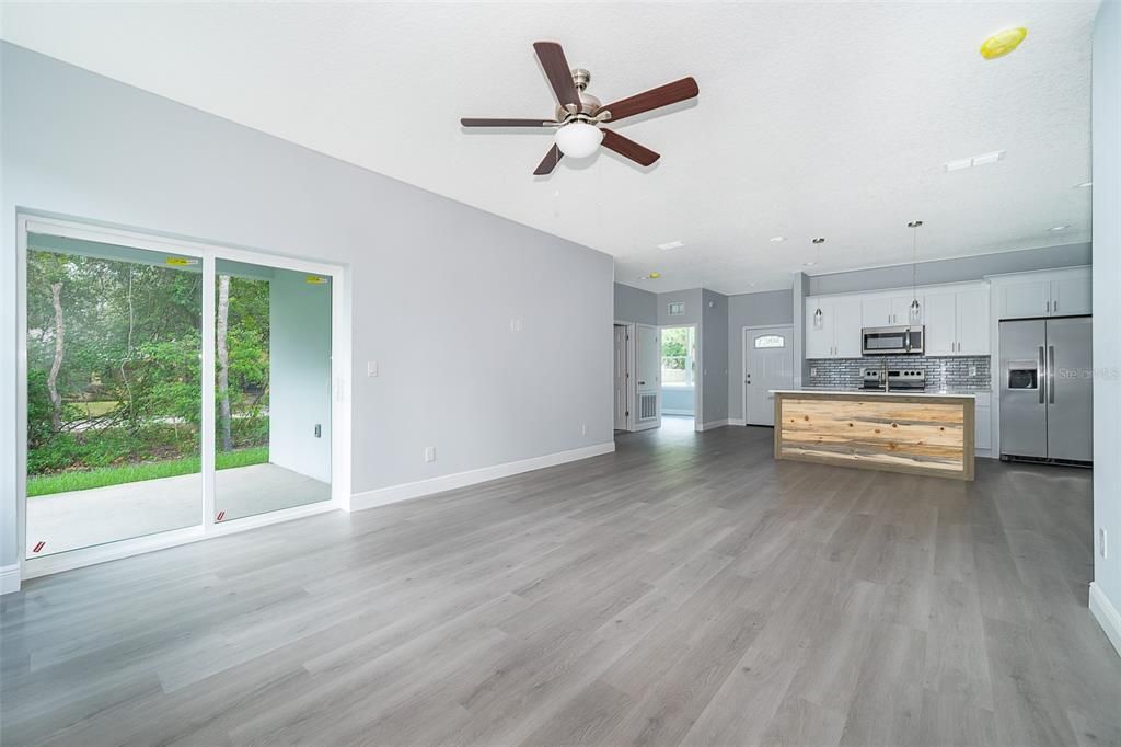 Recently Sold: $330,000 (3 beds, 2 baths, 1300 Square Feet)