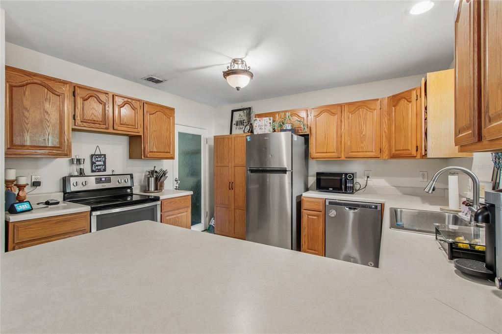 Recently Sold: $349,900 (2 beds, 1 baths, 948 Square Feet)