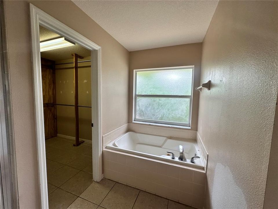 最近售出: $180,000 (3 贝兹, 2 浴室, 1777 平方英尺)
