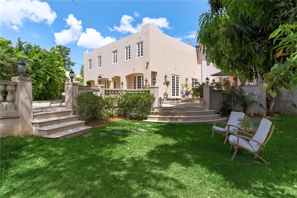 Recently Sold: $3,100,000 (6 beds, 7 baths, 6452 Square Feet)