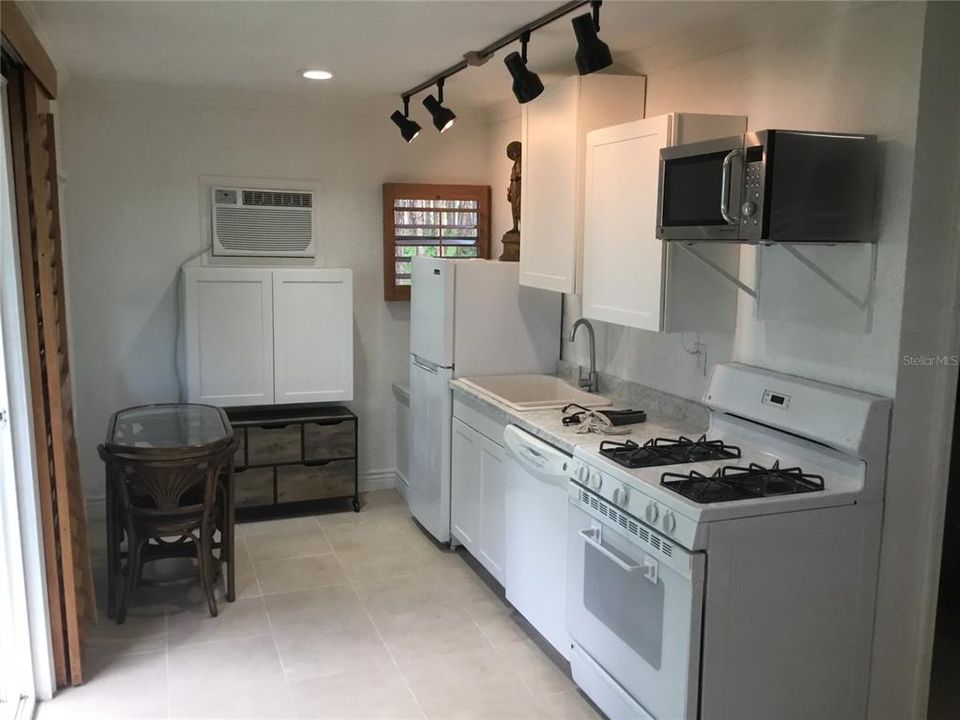 Recently Rented: $1,200 (1 beds, 1 baths, 280 Square Feet)