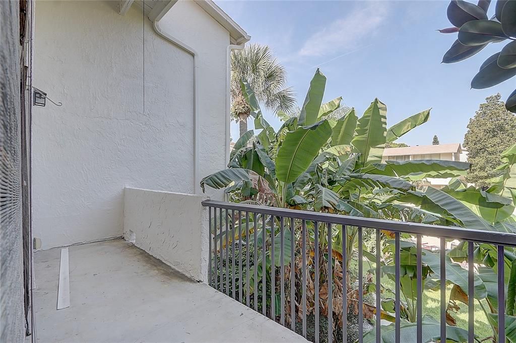 Active With Contract: $140,000 (1 beds, 1 baths, 954 Square Feet)