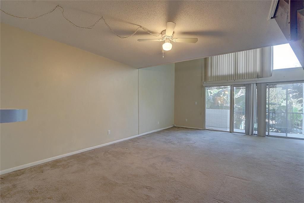 Active With Contract: $140,000 (1 beds, 1 baths, 954 Square Feet)