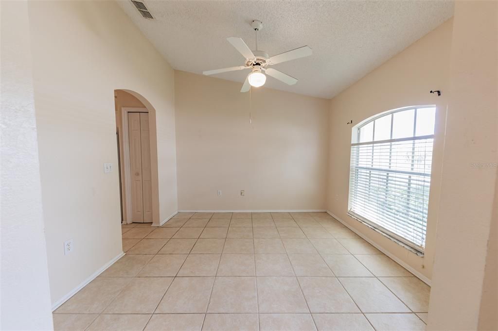 Recently Rented: $1,900 (3 beds, 2 baths, 1661 Square Feet)