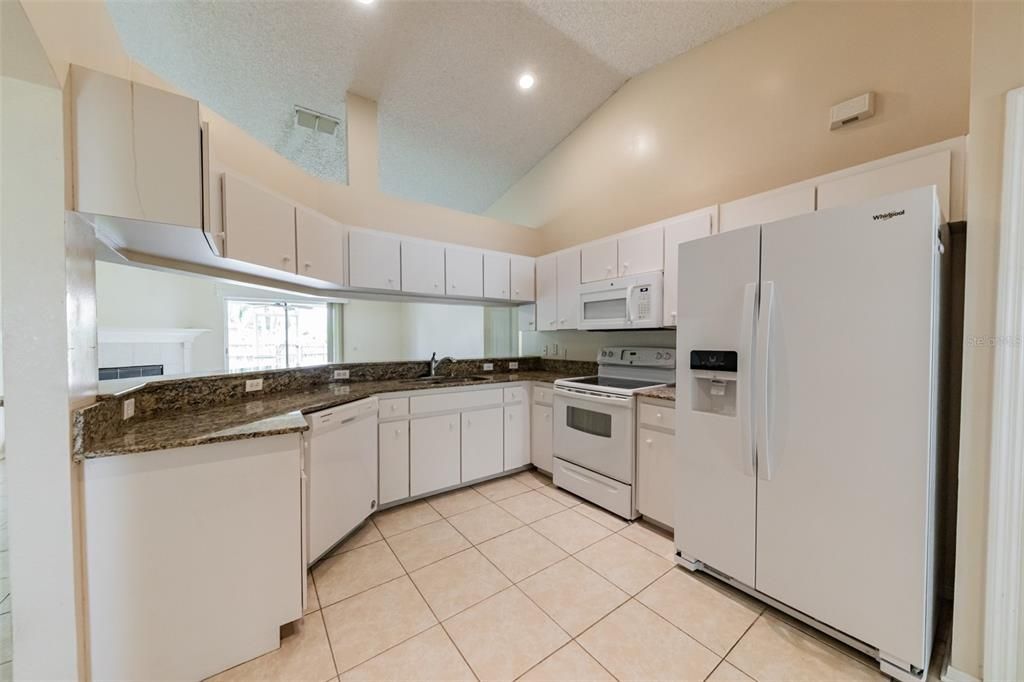 Recently Rented: $1,900 (3 beds, 2 baths, 1661 Square Feet)