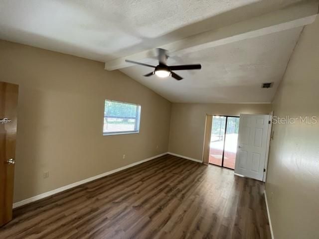 Recently Rented: $1,995 (3 beds, 2 baths, 1670 Square Feet)