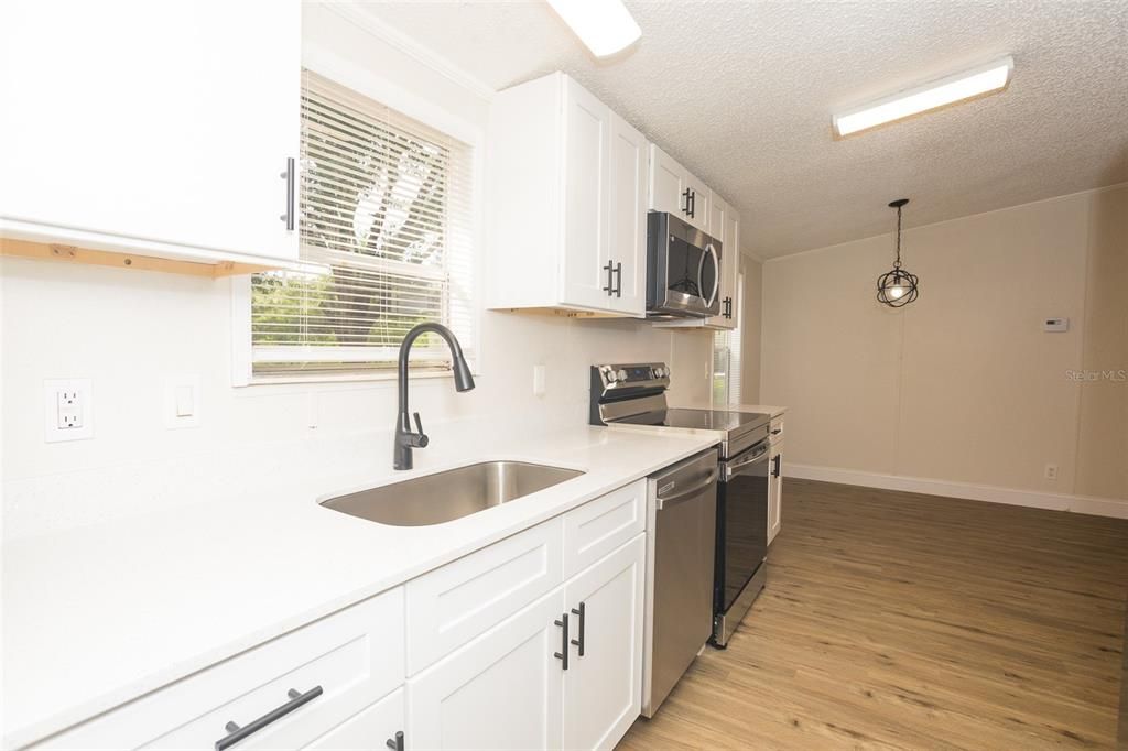 Recently Sold: $299,900 (3 beds, 2 baths, 1296 Square Feet)