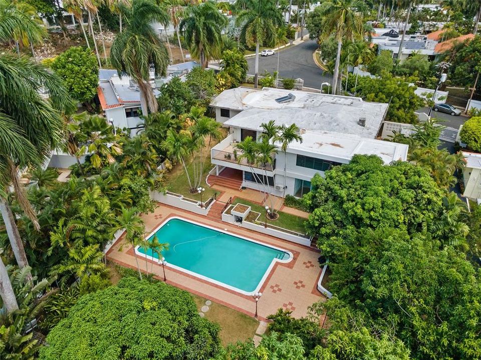 Vendido Recientemente: $1,300,000 (5 camas, 4 baños, 4520 Pies cuadrados)