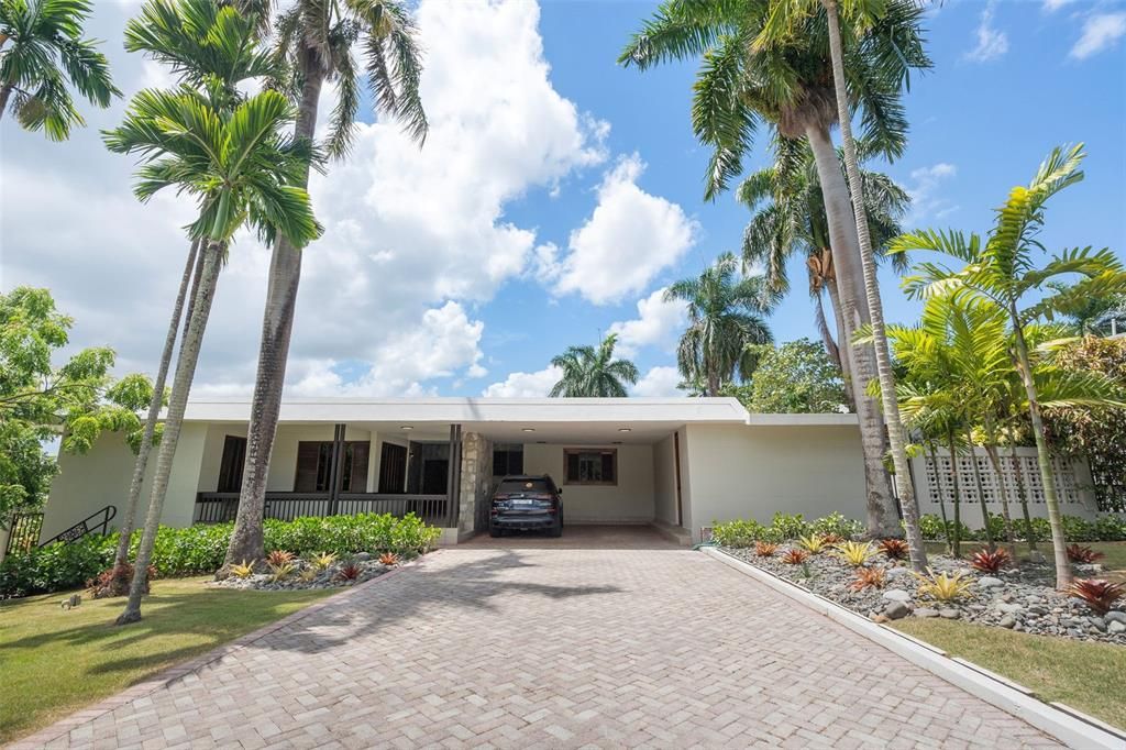 Recently Sold: $1,300,000 (5 beds, 4 baths, 4520 Square Feet)