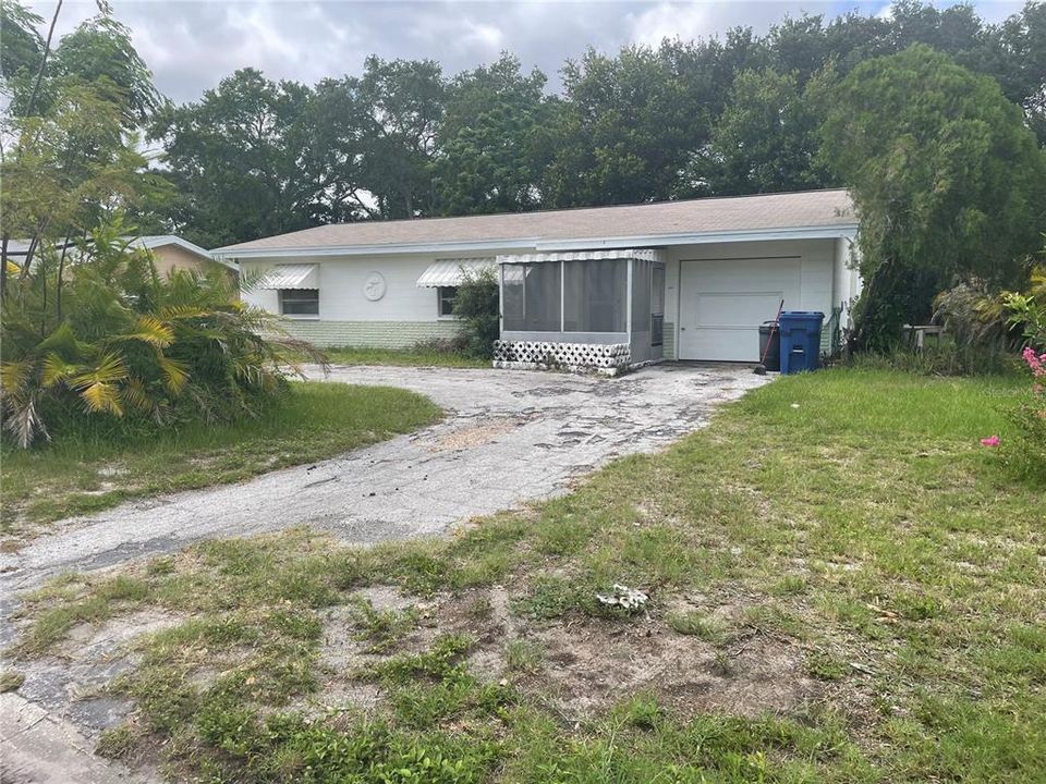 Recently Sold: $290,000 (2 beds, 1 baths, 1272 Square Feet)