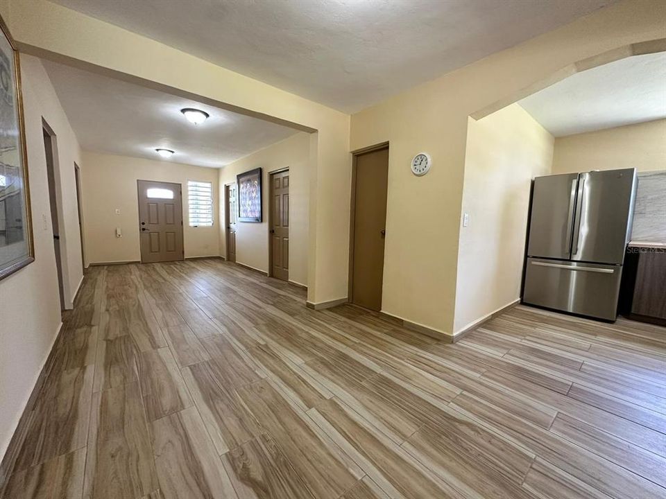 Vendido Recientemente: $349,900 (4 camas, 1 baños, 1600 Pies cuadrados)