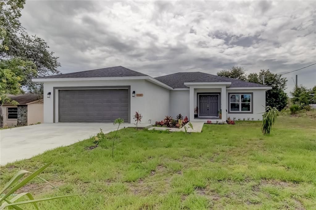 Recently Sold: $385,000 (3 beds, 2 baths, 1984 Square Feet)