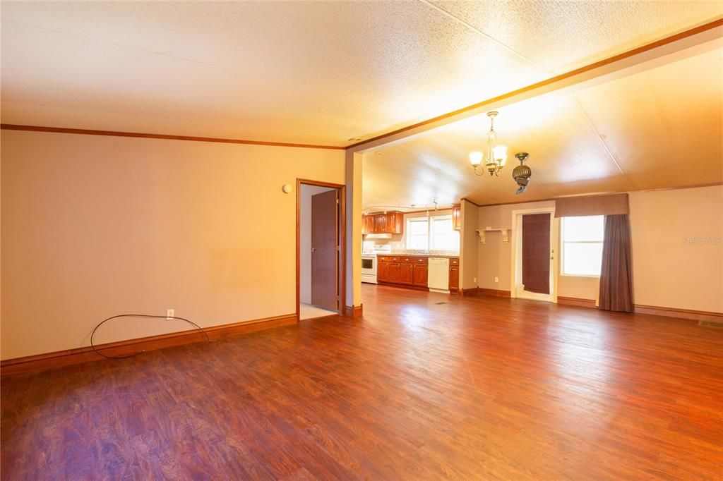 Recently Sold: $119,000 (3 beds, 2 baths, 1404 Square Feet)