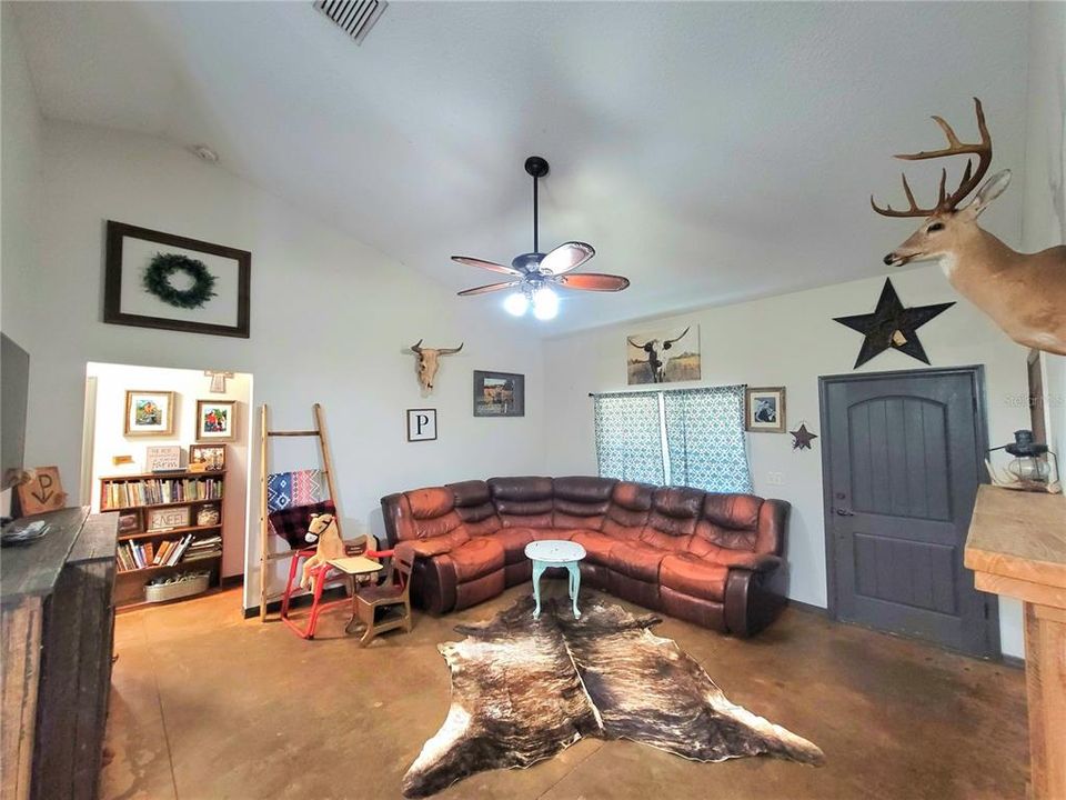 Recently Sold: $600,000 (3 beds, 2 baths, 1540 Square Feet)