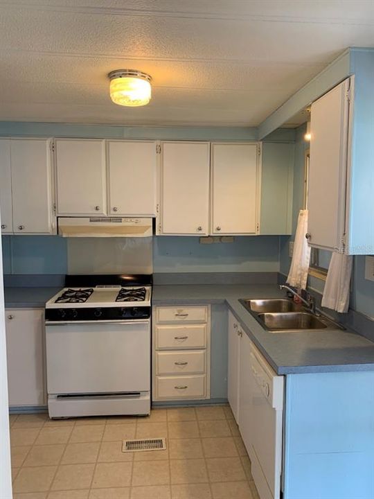 Recently Rented: $1,100 (2 beds, 2 baths, 960 Square Feet)