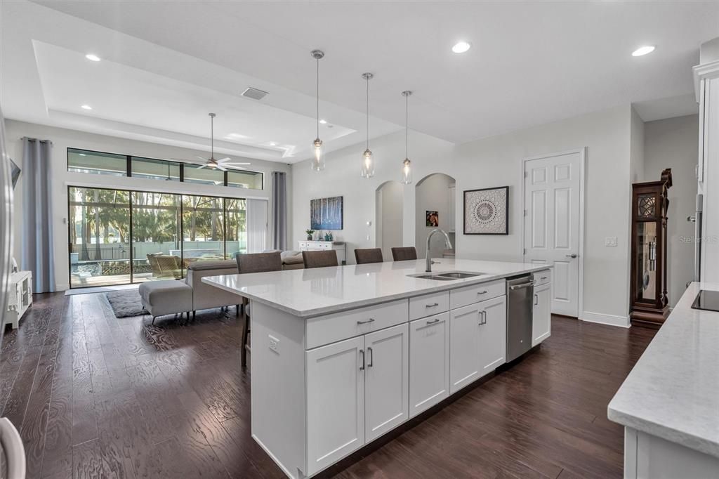 Recently Sold: $1,395,000 (6 beds, 4 baths, 4306 Square Feet)