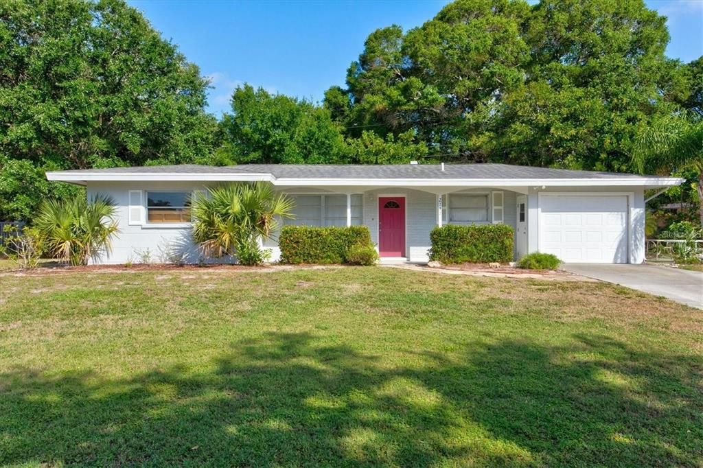 Recently Sold: $475,000 (3 beds, 2 baths, 1557 Square Feet)